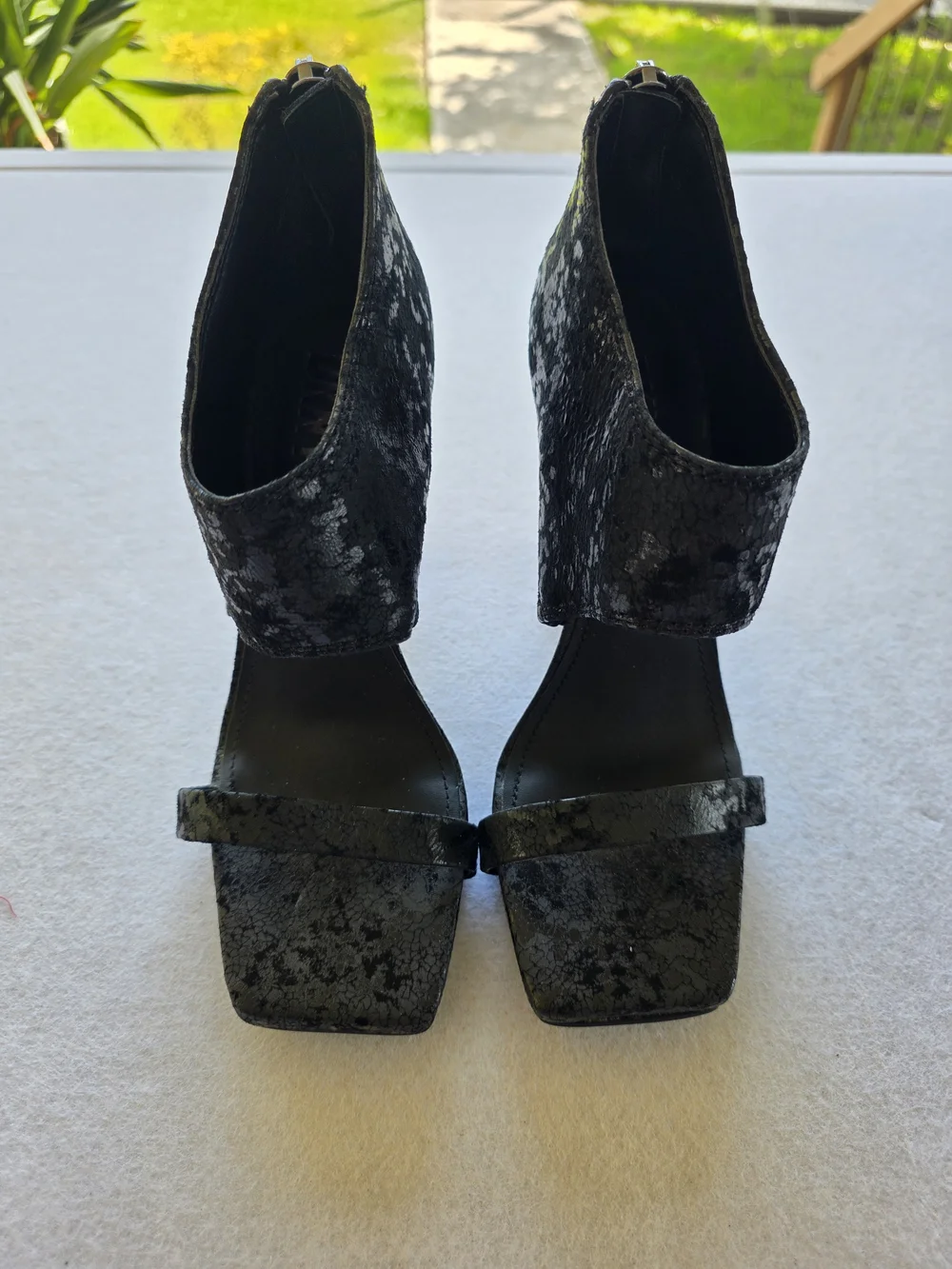 Mobwife DKNY Black Square Open-Toe Sculpted Block Heel Sandals